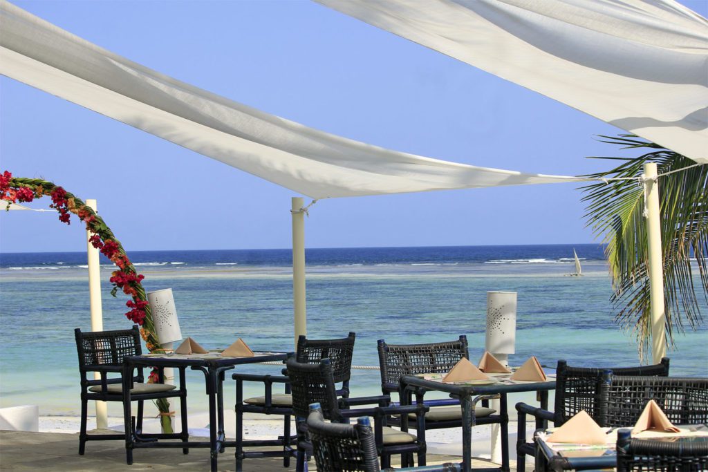 Fins Beach Bar-Diani -Reef Beach Resort Spa 3